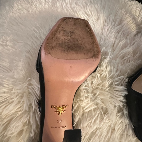 Size 39 Prada heels - Picture 4 of 6